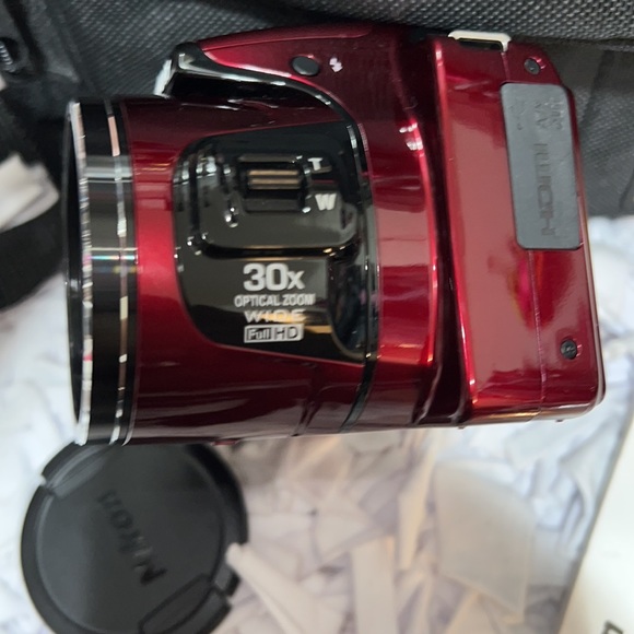 NIKON RED L820 **PREOWNED** Comes with full accessories! - Picture 3 of 4